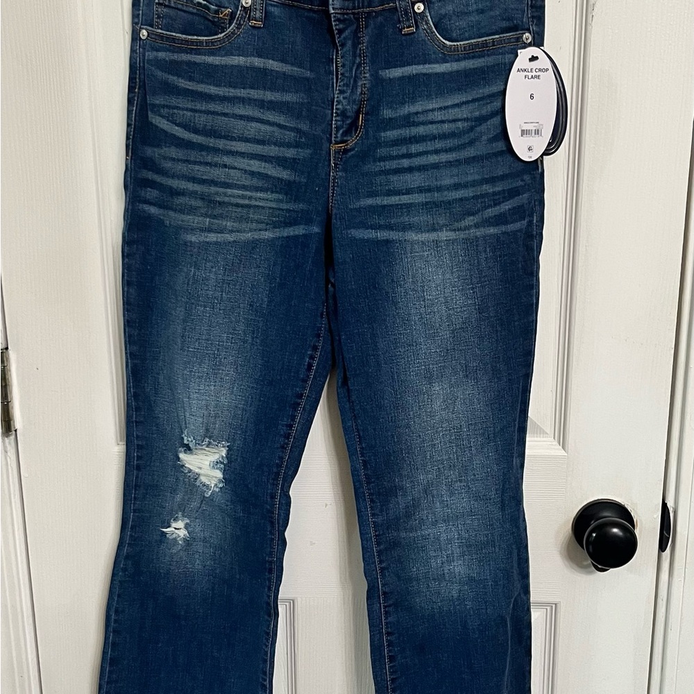 Dark Blue Distressed Women’s cropped jeans